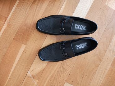 Digər: Orijinal Salvatore Ferragamo kişi loaferi. 43 razmerdi. Çox baha
