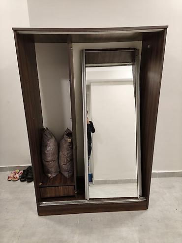 Geniş sürgülü qapılı paltar dolabı - Material: tünd ağac fakturalı lalafo.az -da Geniş sürgülü qapılı paltar dolabı - Material: tünd ağac fakturalı