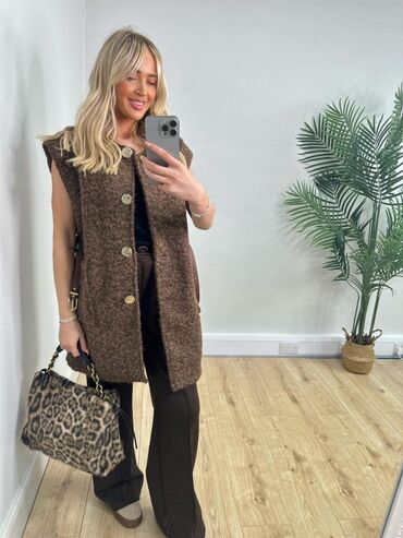 Prsluci: 🔥Ženska bezrukavna prsluk-tunika sa krupnim dugmadima
✅Cena 2300 din — 1