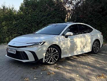 prius 2005: Toyota Camry: 2025 г., 2 л, Вариатор, Гибрид, Седан — 2
