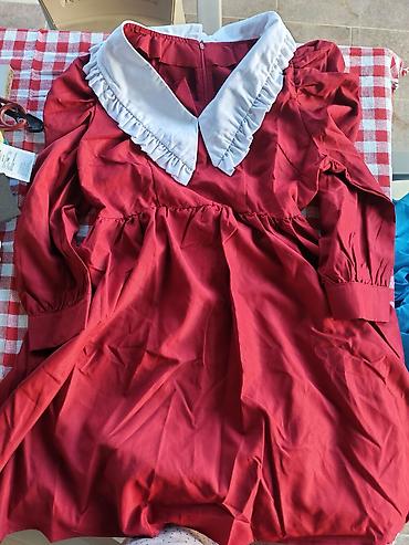 akril odeca: Haljina u retro stilu – bordo/crvena sa belim kragnom - Model — 1