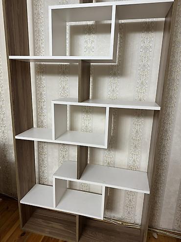 divarda kitab refi: Müasir dizaynlı kitab rəfi / dekorativ stend - Model: açıq tip modul — 2