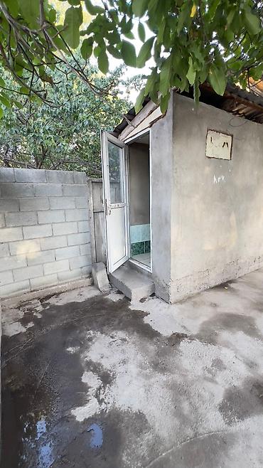 Продажа коттеджей и домов: Срочно продается дом в городе Бишкек по улице Кумарыкской 18площадью — 5