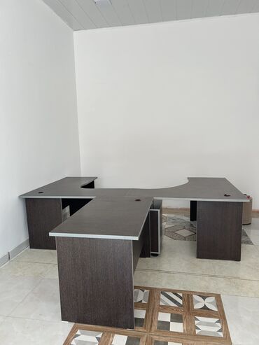 işlənmiş ofis stolu: İşlənmiş, Dördbucaq masa