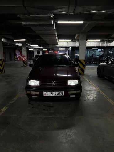 Volkswagen: Volkswagen Vento: 1993 г., 1.6 л, Механика, Бензин, Седан