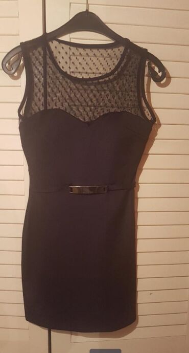 haljina nobo: Nova mala crna haljina,S veličina,u predelu grudi ima umetke pa se