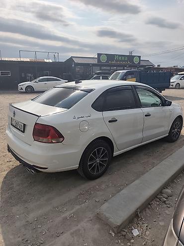 spark 2017: Volkswagen Polo: 2017 г., Седан — 4