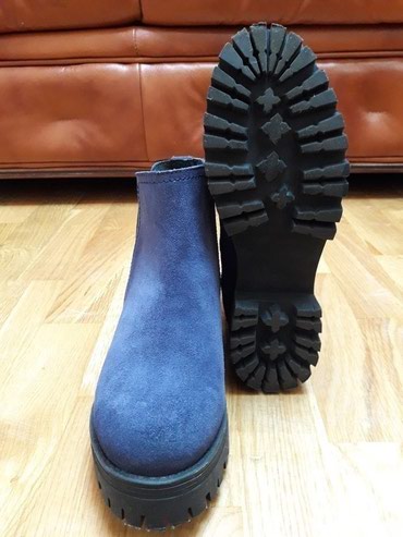 prodavac u Srbija | PRODAJA, RAD S KLIJENTIMA: Gležnjače -duboke cipele od prevrnute PRAVE KOŽE. Broj: 37 MANJI