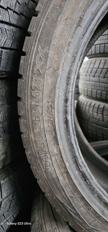 Шины: Шины 235 / 45 / R 18, Зима, Б/у, Пара, Легковые, Япония, Dunlop