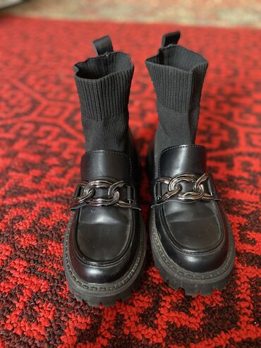 обувь женская 40: Сапоги, 40, цвет - Черный