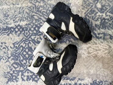 топик для детей: Детская обувь набором (4 пары) 1) Черно-белые ботинки на зиму, 22