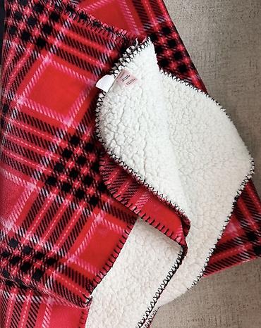 bed sheets: Плед Victoria’s Secret в клетку (красно‑черный тартан) с меховой — 1