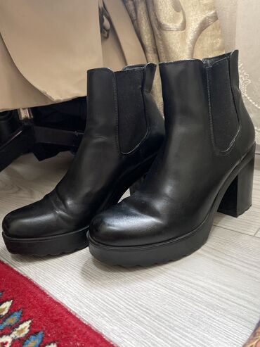 женская обувь размер 39: Ботинки и ботильоны 39, цвет - Черный