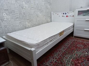 кинотеатр аламедин гранд: Белая односпальные кровать в хорошем состоянии