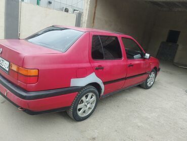 Volkswagen: Volkswagen Vento: 1992 г., 1.8 л, Механика, Газ, Седан