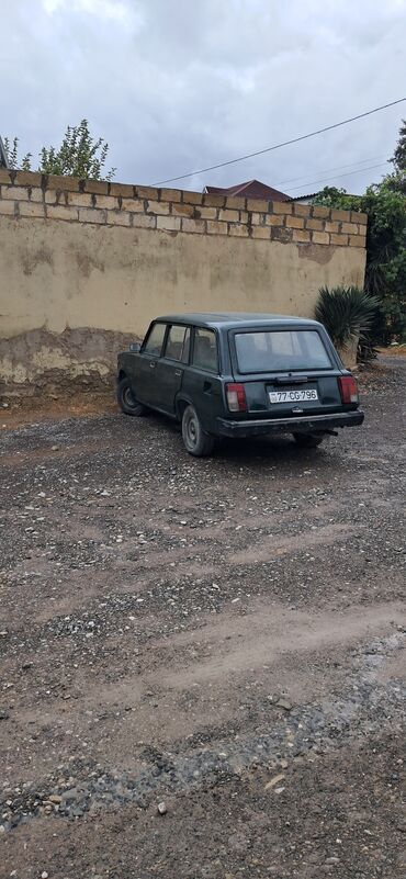 Pontiac: Model: LADA 2104 (universal kuzov) Rəng: Tünd yaşıl Kuzov: 5 qapılı