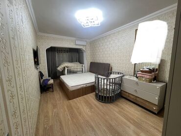 Köhnə tikili: Bakı, 8-ci mikrorayon, 4 otaqlı, Köhnə tikili, m. Azadlıq Prospekti, 100 kv. m — 6