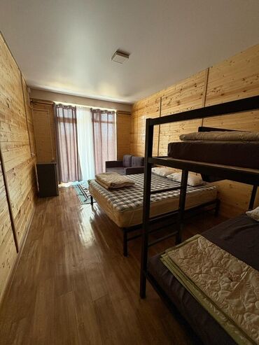 Двухъярусные кровати: Гостевой дом в Бостери — 18 номеров, 10 мин до пляжа Размер участка 10 — 2