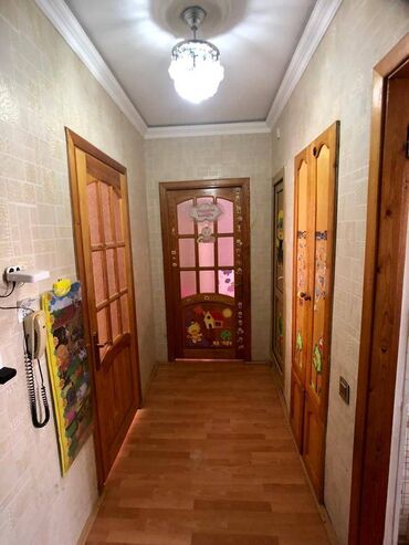 Uzunmüddətli kirayə mənzillər: Sabunçu rayonu,Razin,74 saylı məktəbin yanında,2 mərtəbə binanın,2-ci — 11