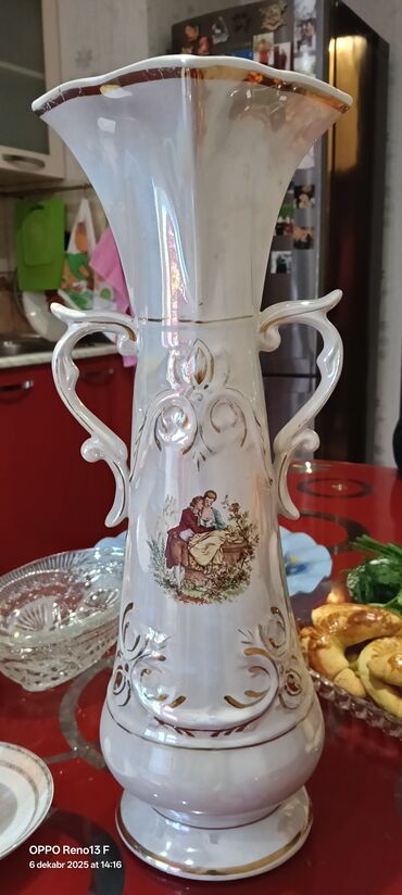 Digər dəstlər və servizlər: Porselen dekorativ dəst - Tərkib: 1 ədəd iri vaza və 2 ədəd kase — 1