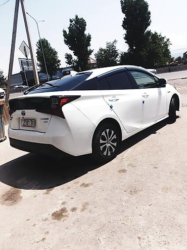 corolla 2016: Toyota Prius: 2019 г., 1.8 л, Вариатор, Гибрид, Седан — 6