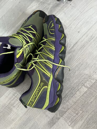розовые кроссовки: Эркектердин кроссовкасы, 40, La Sportiva, Колдонулган, түсү - Кызгылт көк, Өзү алып кетүү, Акылуу жеткирүү