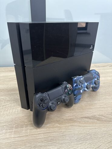 PS4 (Sony PlayStation 4): Продаю прошитую Sony PlayStation 4, 500 гб. Приставка привозная в