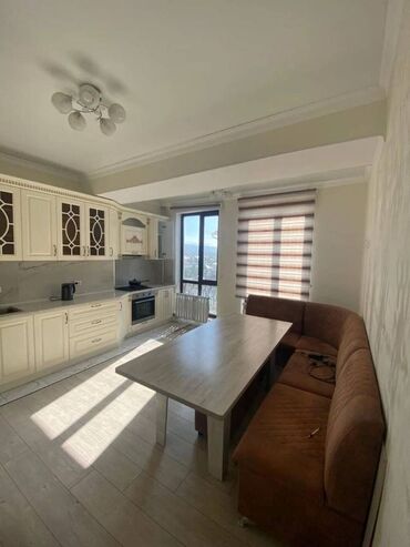 продаю 2х команатную квартиру в 7 мкр: 2 бөлмө, 74 кв. м, Элитка, 8 кабат, Евроремонт