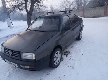 Volkswagen: Volkswagen Vento: 1992 г., 1.8 л, Механика, Бензин, Седан