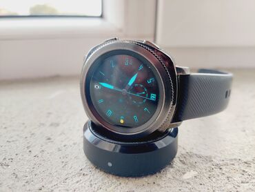 Şəxsi əşyalar: Samsung GearSport smart saat. Ideal vezyetde. Suya, toza, zerbeye