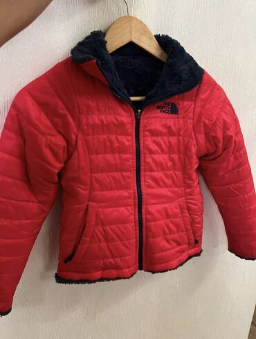 qirmizi paltar: Б/у куртка, двухсторонняя, Unisex, 7-8 лет, North Face