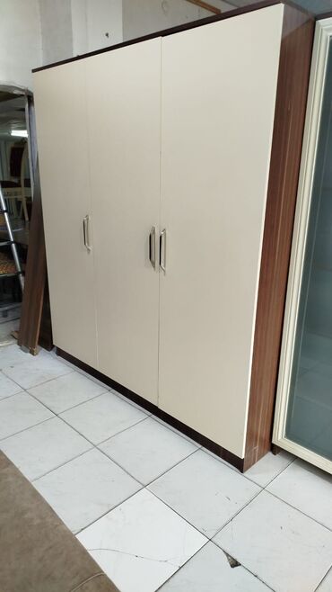 Sifarişlə mebel: Açılan, 3 qapılı Düz dolab, Qarderob, paltar dolabı