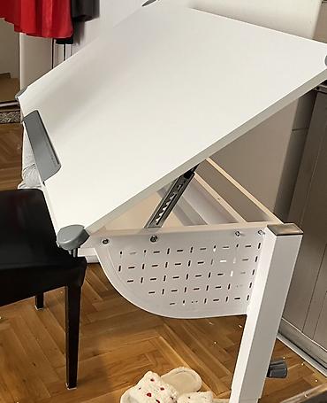 Hranilice: - Ergonomski sto za učenje i crtanje, sa nagibnom radnom pločom - — 1