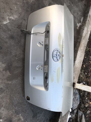 тойота авенсис: Крышка багажника Toyota