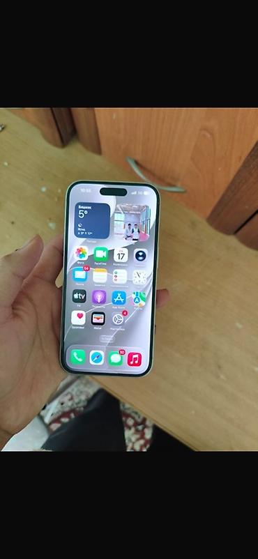 aifon: 16 IPhone в светлом белом цвете. Смартфон с плоскими гранями, двойной — 3