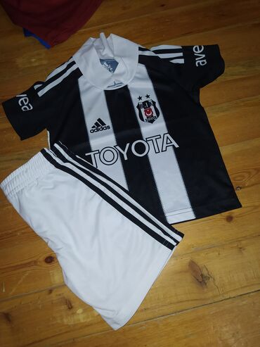 zhenskie begovye krossovki adidas: Dəstlər Adidas, rəng - Ağ