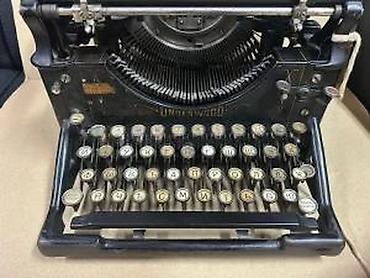 vojne stvari: Underwood mehanička pisaća mašina – ruska/ćirilična tastatura - — 2