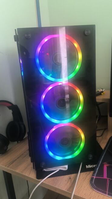 Planşetlər: Intel Core i7-3770 prosessoru, 16 GB RAM və 841 GB yaddaşa sahib