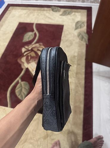 soft shell: Барсетка бананка Guess
Кожа✅
2 кармана ✅
Бирки и лого ✅ — 3