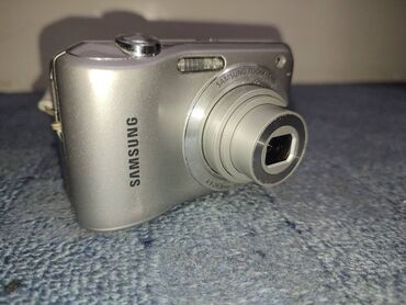 Foto i video kamere: Samsung ES30 12.2 MP Digital Camera 5X Zoom Fotoaparat Dobro ocuvan