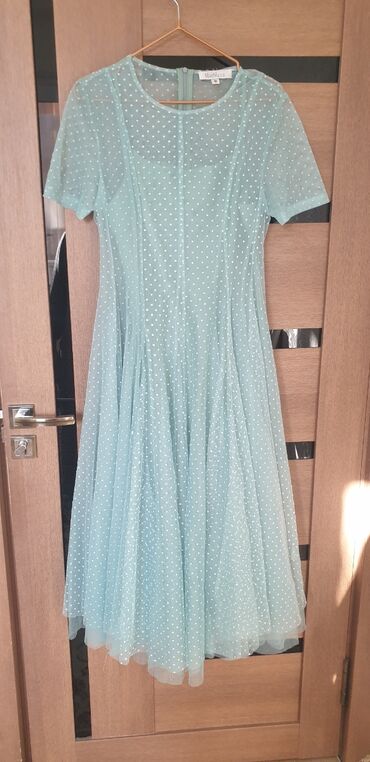 Новое, красивое,пышное и лёгкое платье мятного цвета в горошек. Снизу