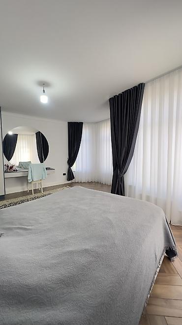 Продажа коттеджей и домов: 5 и более комнат, 250 м², 4 соток, Бишкек, Риэлтор — 24