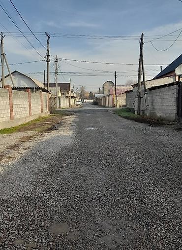 Продажа коттеджей и домов: * Продаётся :В районе К өлмө * Два дома на участке в 4 сотки в черте — 2