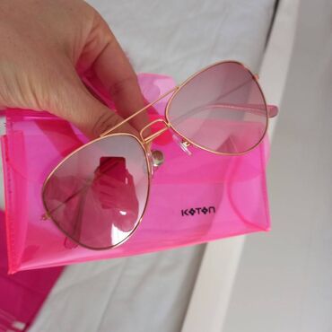 Glasses: Preslatke roze naocare, kao nove 2-3 puta stavljene. Boja metalnog