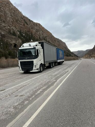 грузовой вольва: Тягач, Volvo, 2015 г., Тентованный