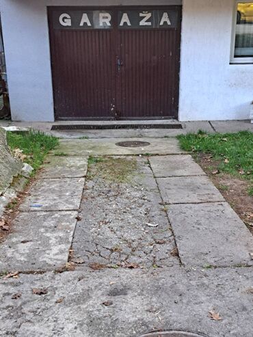 Property: Izdajem garazu u Rakovici ulica Rujica koja je u sastavu zgrade sa