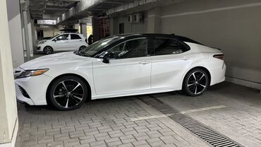 полики для авто бишкек цена: Белый седан Toyota Camry с черной крышей. Автомобиль имеет стильные