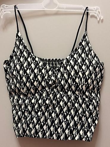 mayka turkce: Qadınlar üçün qara-ağ naxışlı crop top - Model: incə askılı, V-yaxalı — 1