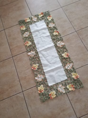 Kuhinjski tekstil: Stoljnjak 84cm x38
Saljem post expresom