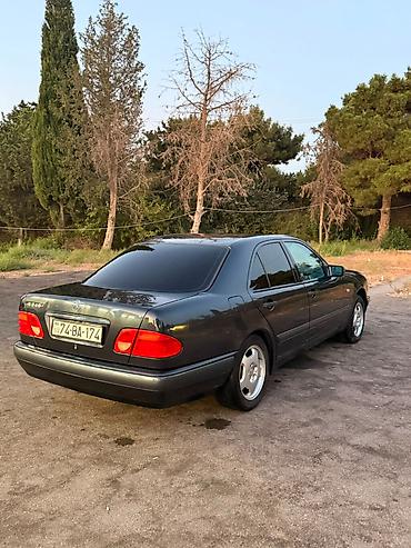 mersedes manitor: Mercedes-Benz E 240: 2.4 l | 1998 il Sedan — 8
